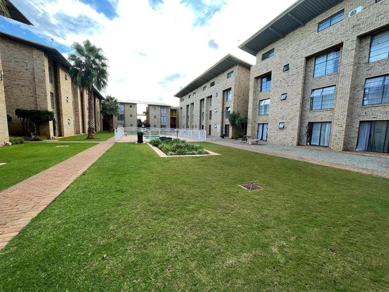 To Let 1 Bedroom Property for Rent in Kannoniers Park North West